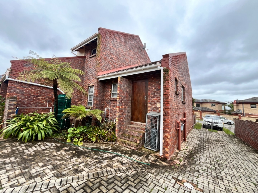 3 Bedroom Property for Sale in Wavecrest Eastern Cape